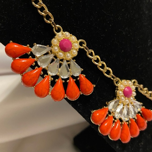 Goldtone statement necklace with clear rhinestones, coral and fuchsia stones - Picture 4 of 7